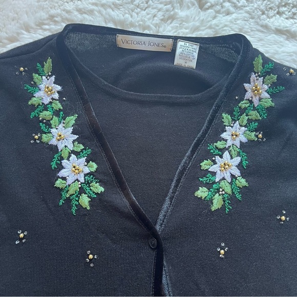 Victoria Jones White Poinsettia Cardigan M - Picture 8 of 13